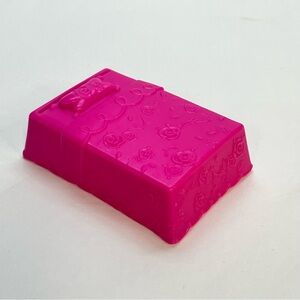 bright‎ pink plastic toy bed 3 inches long replacement dollhouse